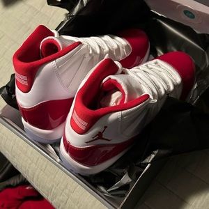 jordan cherrys , red amd white size 9.5 men